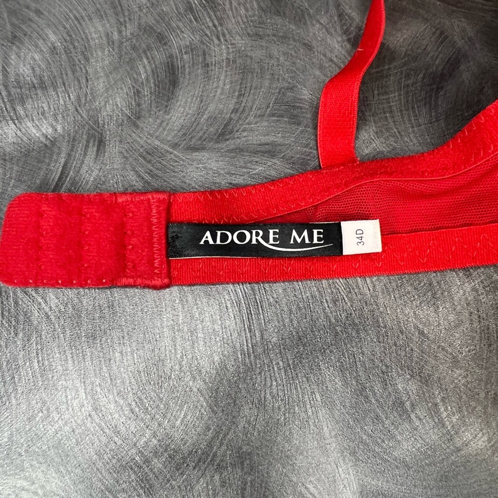 Red bra - Picture 2 of 2